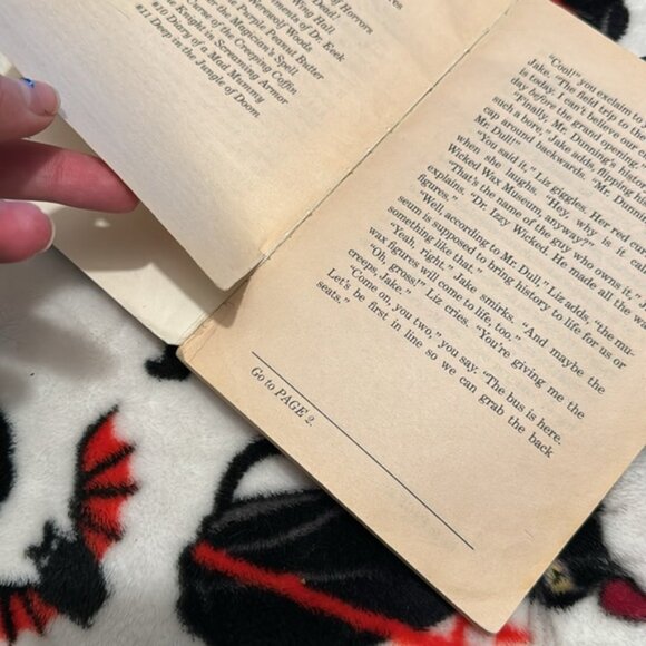 Vintage Goosebumps Book Set - Picture 9 of 10